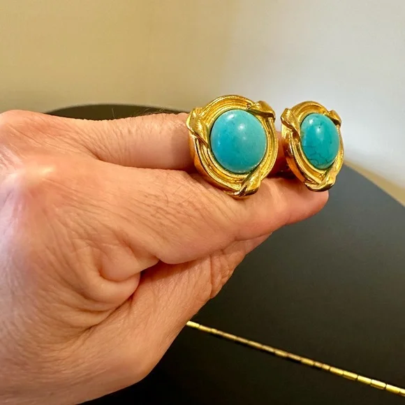 CHANEL 90’s VINTAGE RETRO ICONIC COUTURE LUXURY AUTHENTIC RUNWAY RARE EARRINGS - Picture 4 of 17